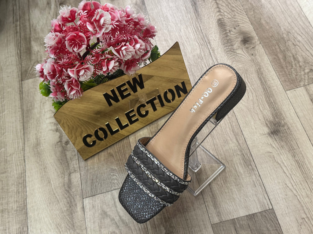 Chunky sandals